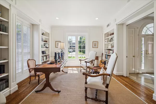 Houston, TX 77027,3652 Overbrook LN