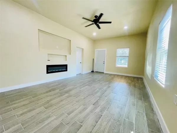 Huntsville, TX 77320,87 B Hill ST