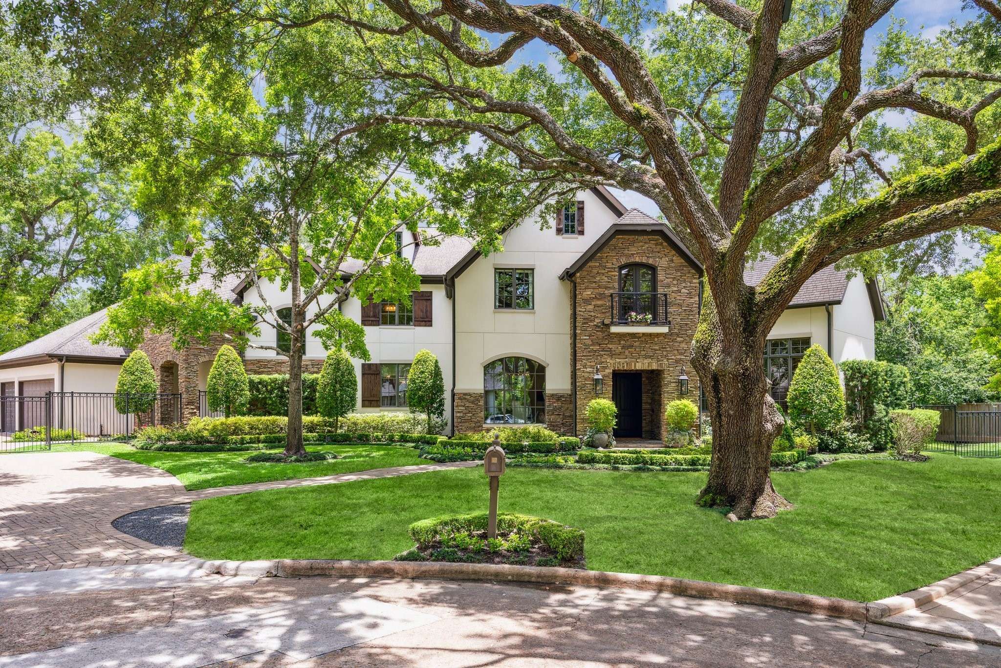 2 Hedwig Shadows DR, Houston, TX 77024
