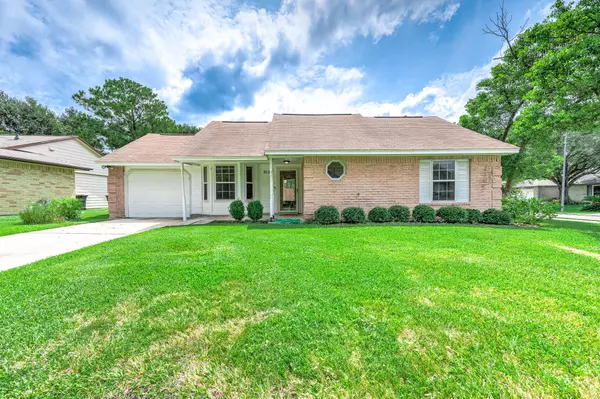 915 W Primrose Meadows CIR, Pearland, TX 77584