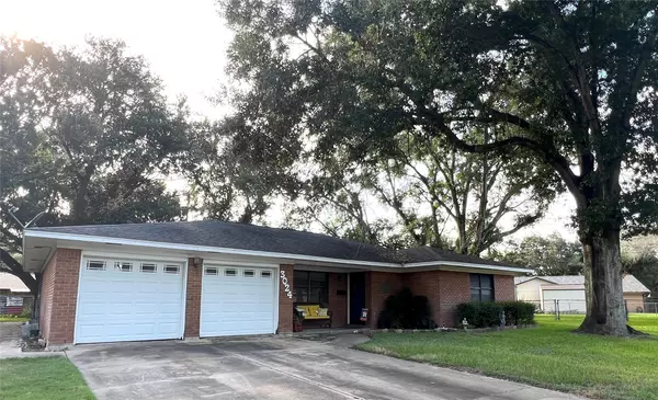 3024 Lamar CIR, El Campo, TX 77437