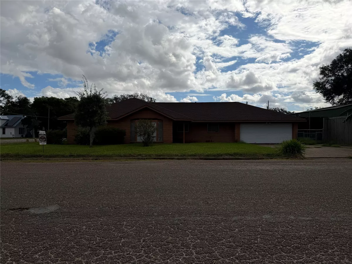 Angleton, TX 77515,300 E Myrtle ST