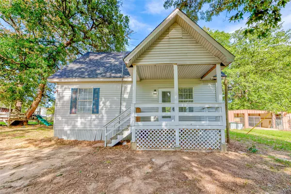 156 County Road 4430, Spurger, TX 77660