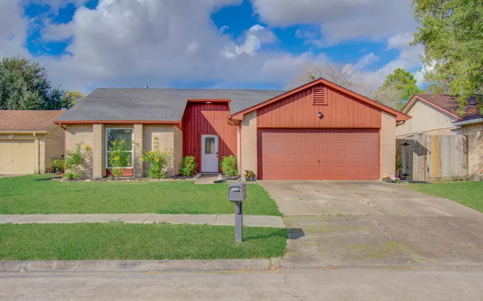 2711 N Belgravia DR, Pearland, TX 77584