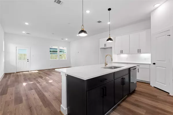 Houston, TX 77088,1031 S Victory DR