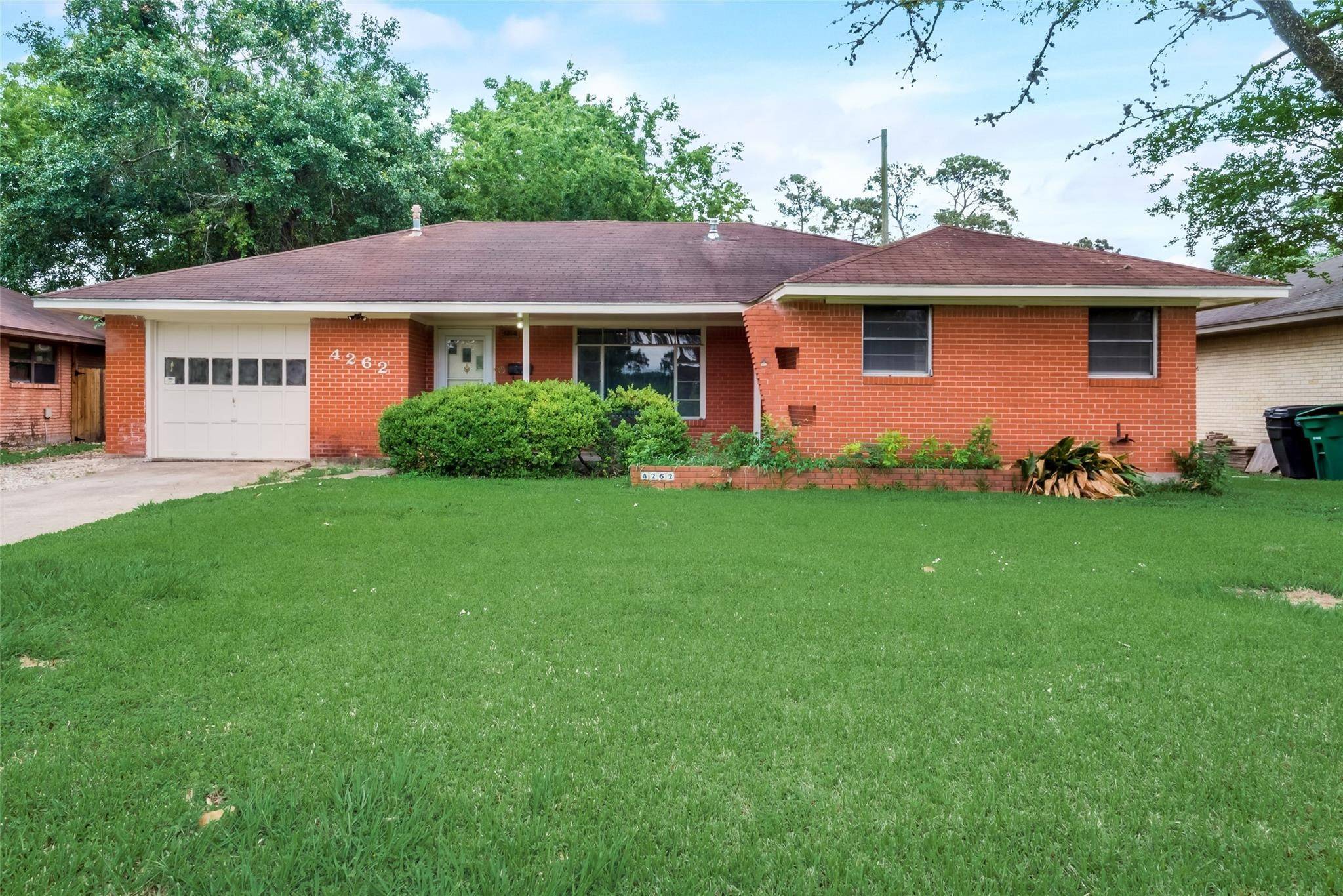 4262 T C Jester BLVD, Houston, TX 77018