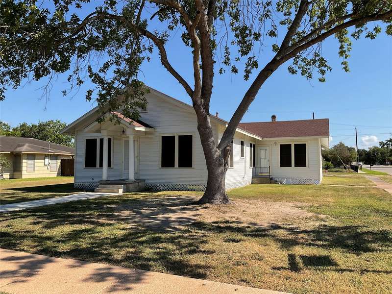 302 W French ST, Cuero, TX 77954