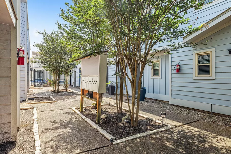 525 11th ST #6, Galveston, TX 77550