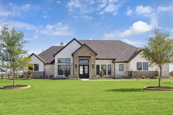 1027 Lake Breeze DR, Waller, TX 77484