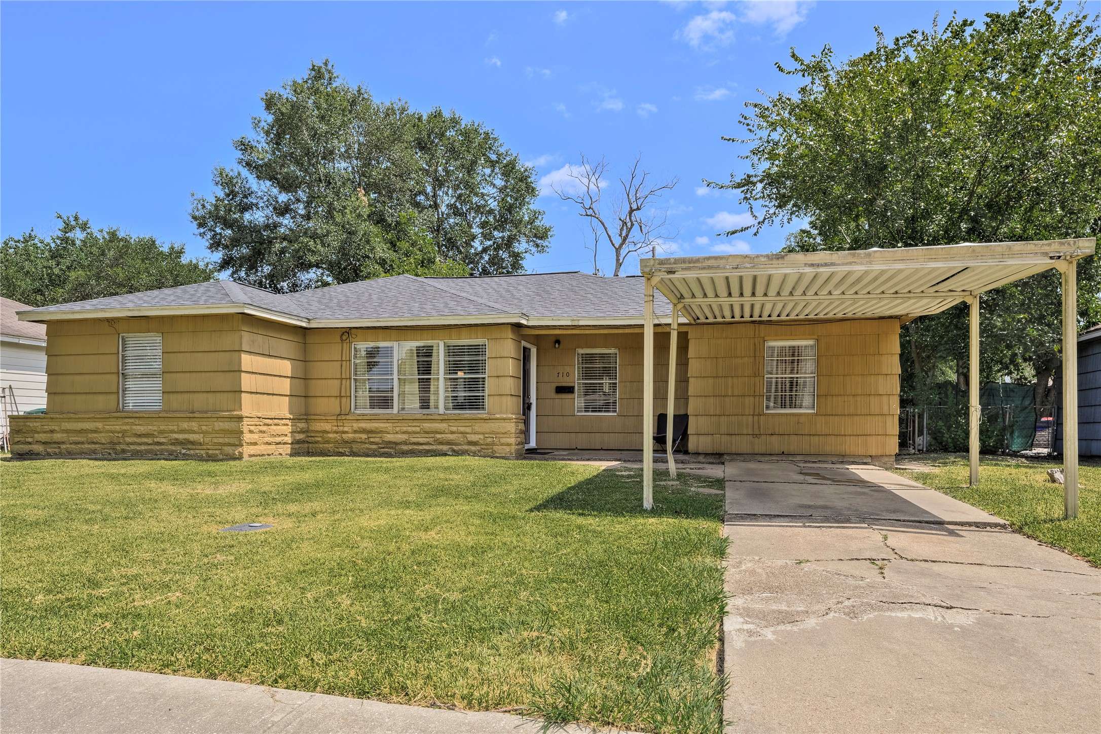 710 Armor AVE, Pasadena, TX 77502
