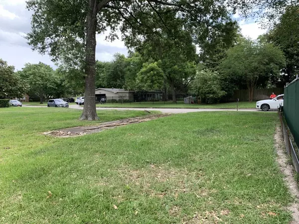 Houston, TX 77024,11118 Capri ST