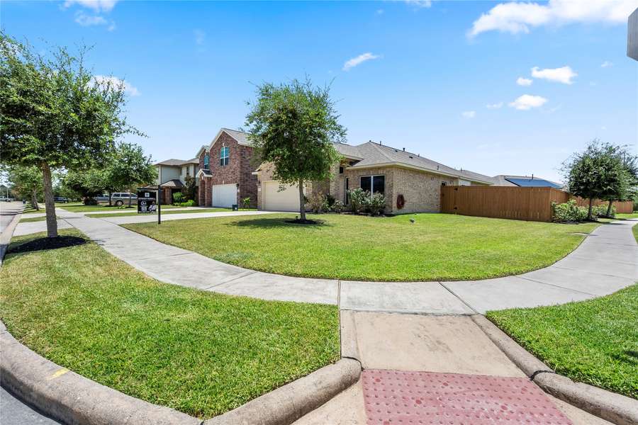 12725 Pirate Bend DR, Texas City, TX 77568