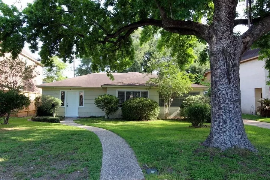 4504 Maple ST, Bellaire, TX 77401