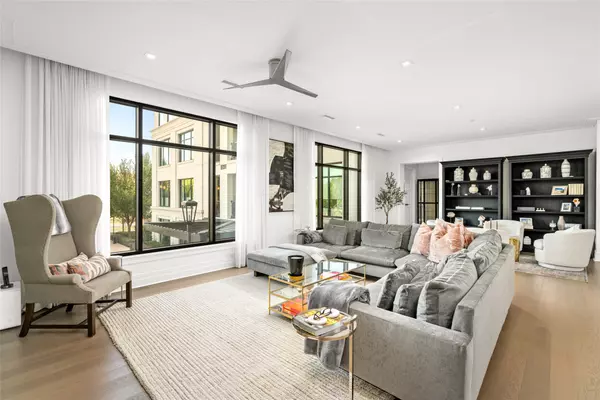 Houston, TX 77007,6017 Memorial #202