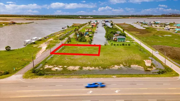 39 & 40 Beau Rue, Hitchcock, TX 77563