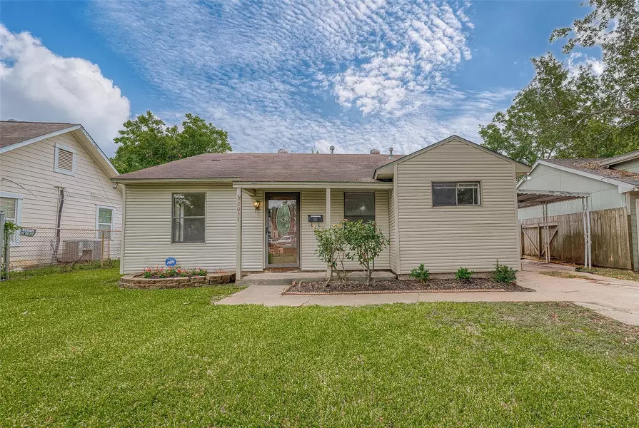 2051 Santa Rosa ST, Houston, TX 77023