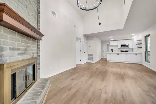 35 E Bigelow Oak Court CT, The Woodlands, TX 77381