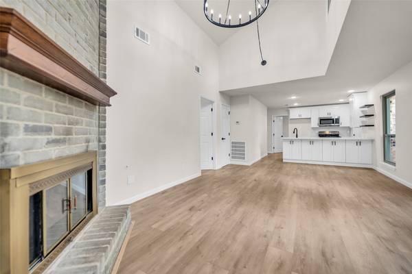 35 E Bigelow Oak Court CT, The Woodlands, TX 77381