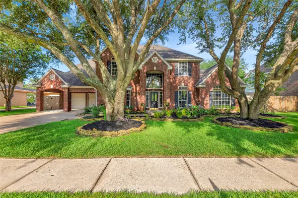 1122 Lake Country DR, Taylor Lake Village, TX 77586