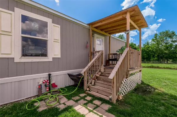 Groveton, TX 75845,998 E 1st St