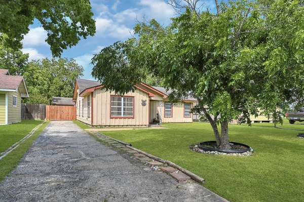 915 Coleman AVE, Pasadena, TX 77506