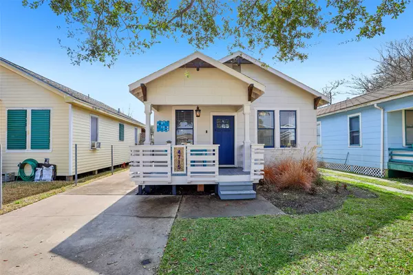 4715 Avenue P 1/2, Galveston, TX 77551