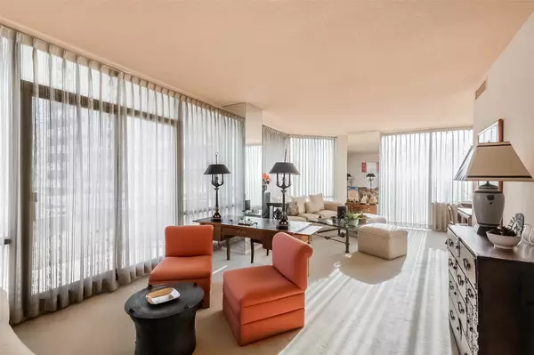 Houston, TX 77046,14 Greenway PLZ #21P