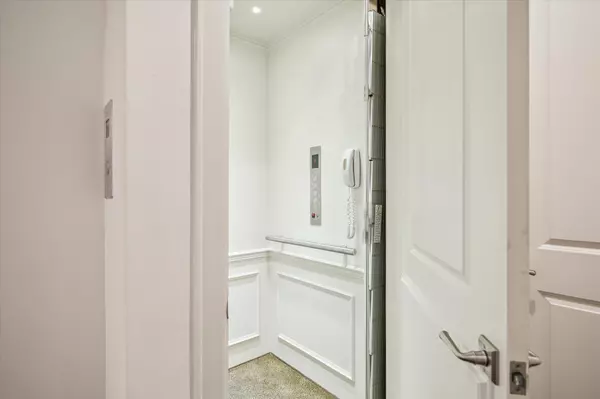 Houston, TX 77024,220 Morningside Park ST