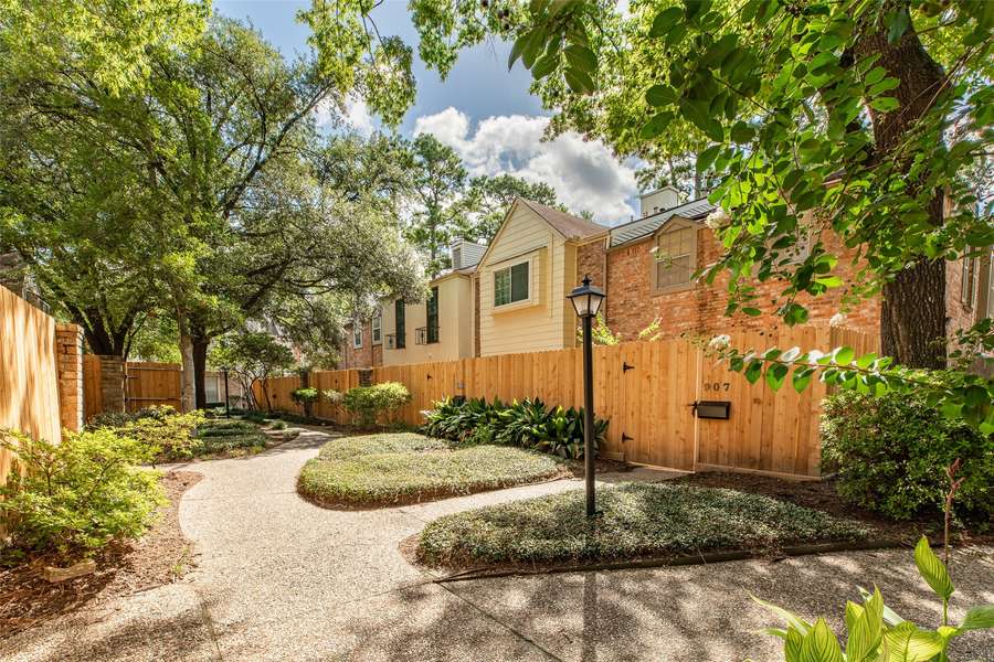 905 Wax Myrtle LN, Houston, TX 77079