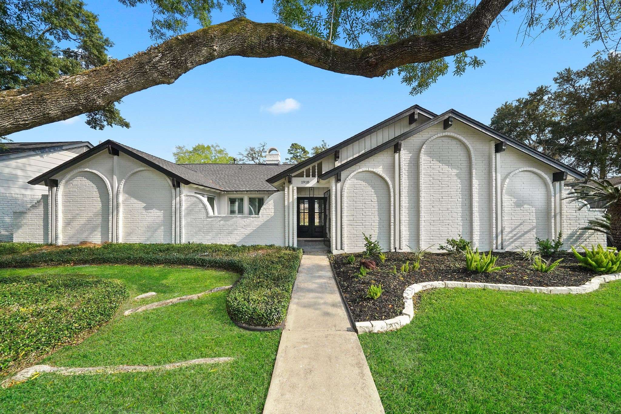 1918 Shadowdale DR,  Houston,  TX 77043