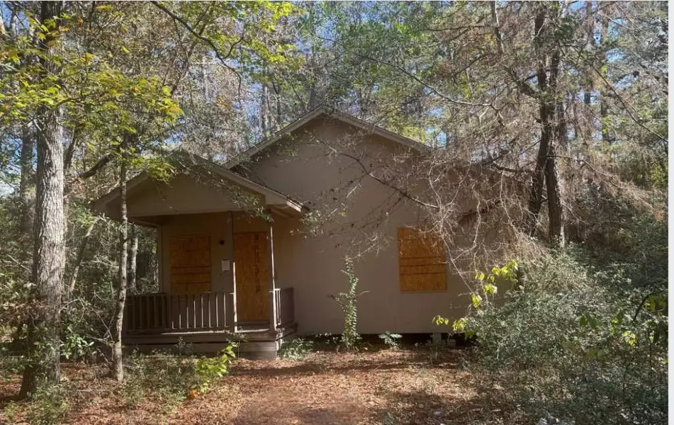 384 Sandy LN, Ivanhoe, TX 75979