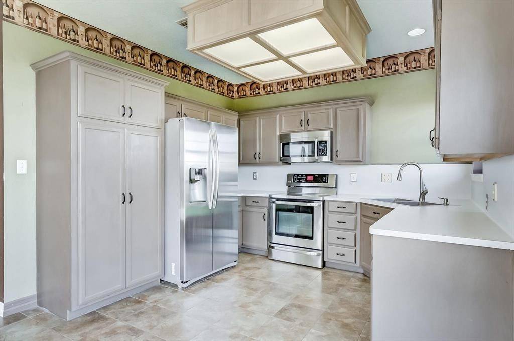 2514 Thunderbird DR, Orange, TX 77630