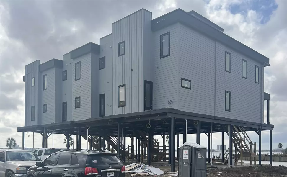 4406 Tucker LN, Seabrook, TX 77586