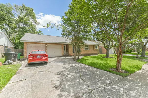 5842 Ludington DR, Houston, TX 77035