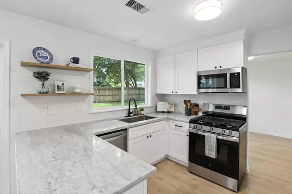 Houston, TX 77095,8306 Hot Springs DR