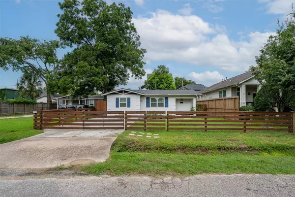 1207 Archer ST, Houston, TX 77009