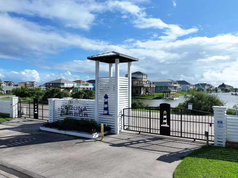 1820 Laguna Harbor Cove BLVD, Port Bolivar, TX 77650