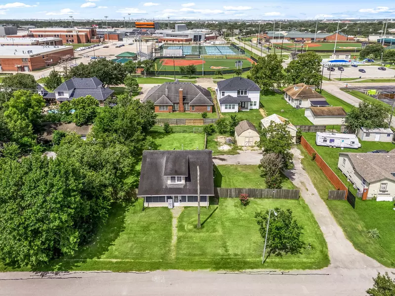 812 S Virginia ST, La Porte, TX 77571