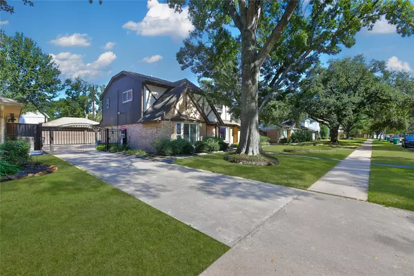 Houston, TX 77018,1012 Candlelight LN