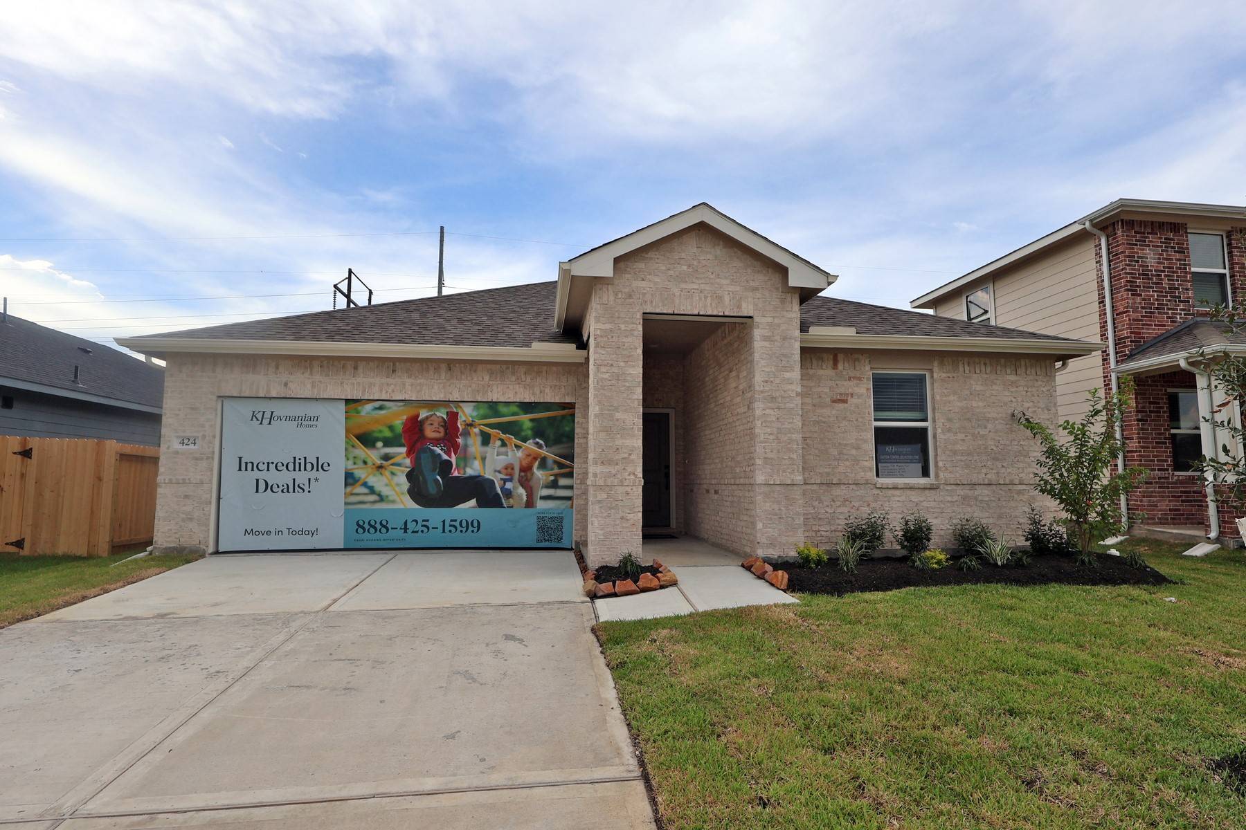 424 Monarch TRL, Huntsville, TX 77340