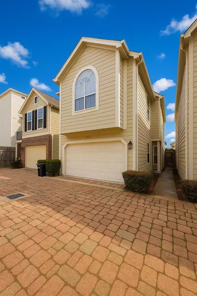 2939 Clinton DR, Houston, TX 77020