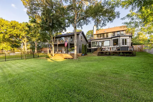 Seabrook, TX 77586,299 Lakeshore DR