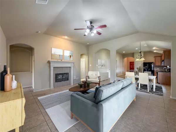 2504 Avalon Lake LN, Pearland, TX 77581