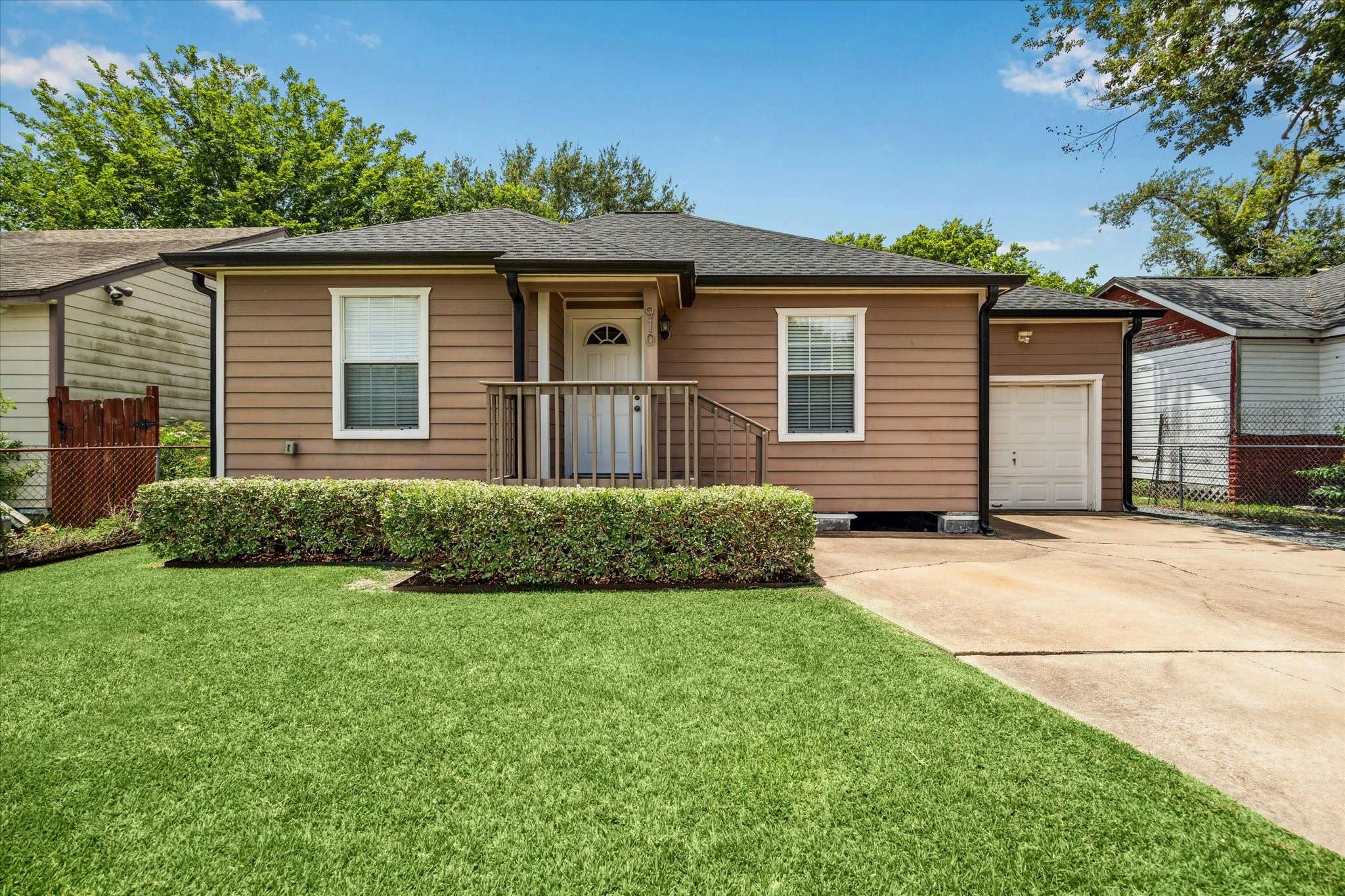 910 Hahlo ST, Houston, TX 77020