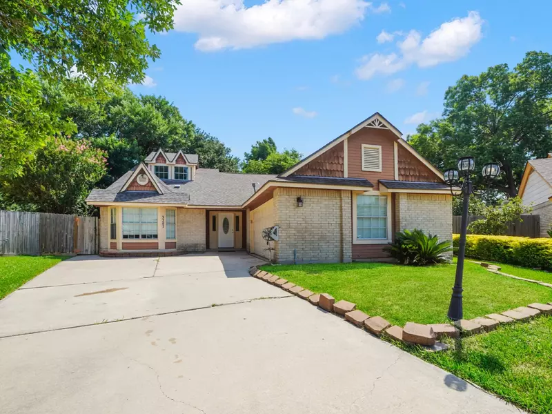 3207 S Greenpark DR, Houston, TX 77082