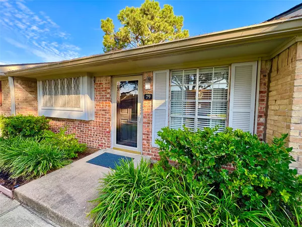 1016 E Tri Oaks LN #79, Houston, TX 77043