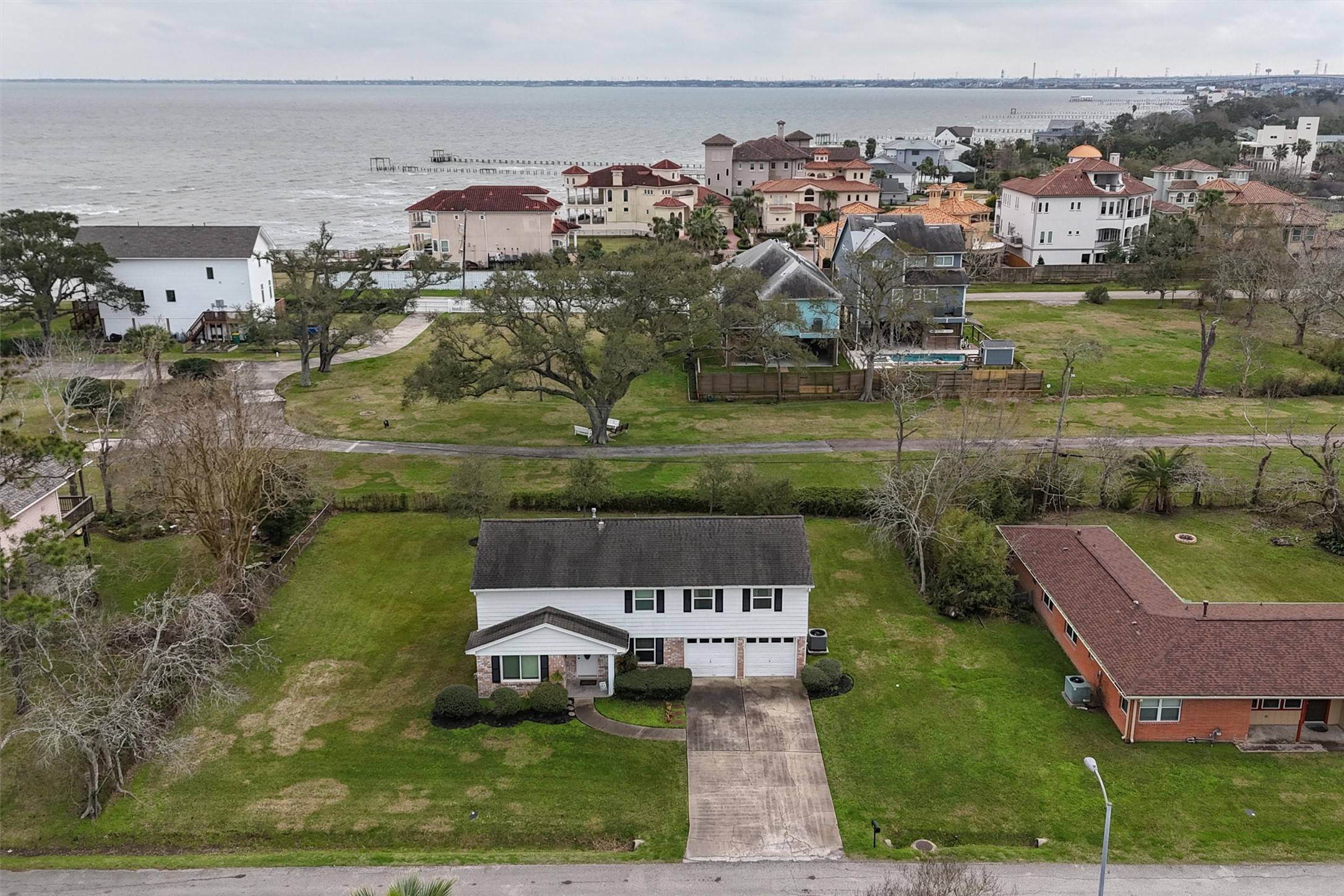 613 Bradley ST,  Seabrook,  TX 77586