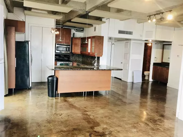 Houston, TX 77002,2016 Main ST #1822