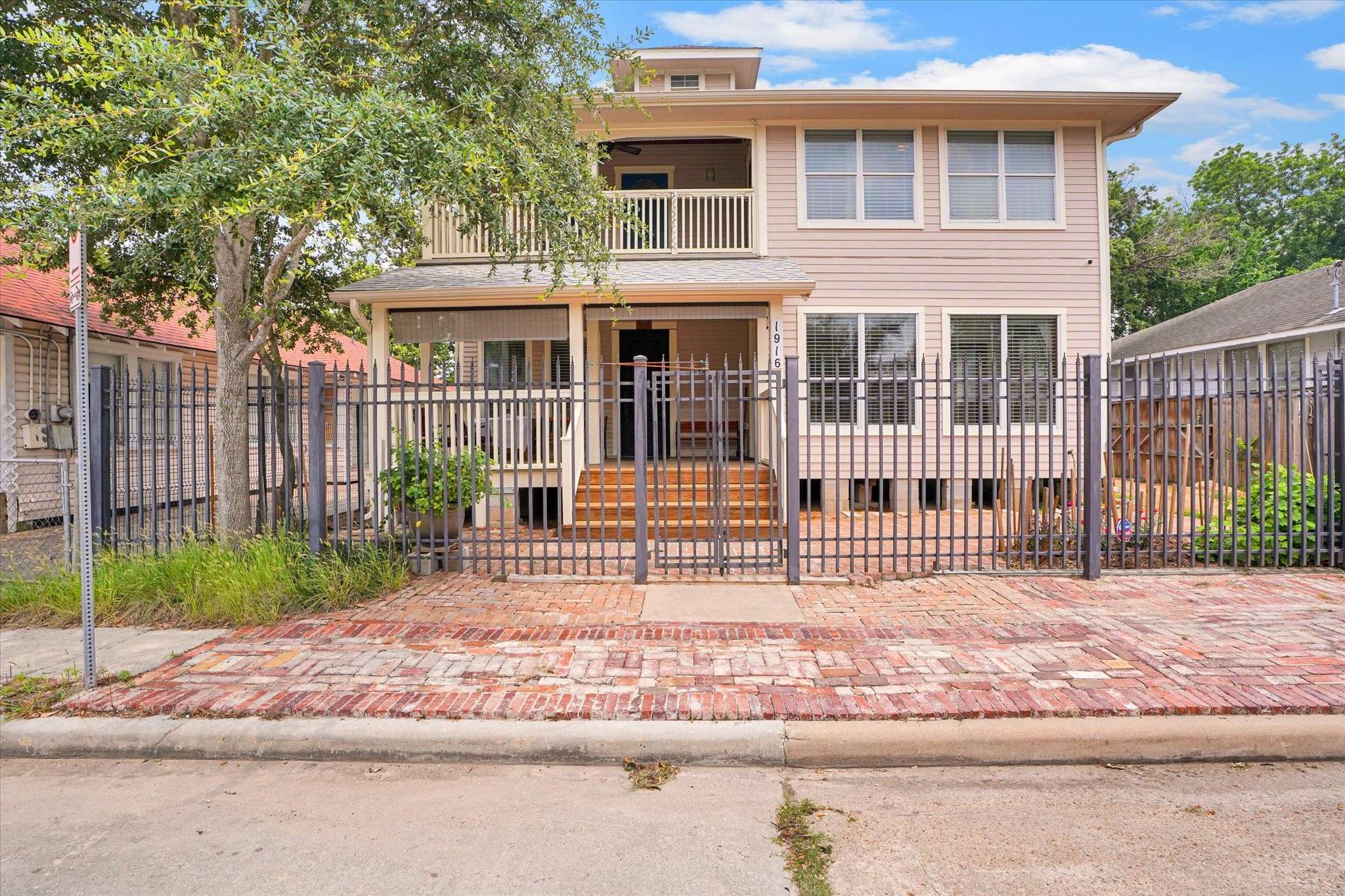 Houston, TX 77026,1916 Hardy ST
