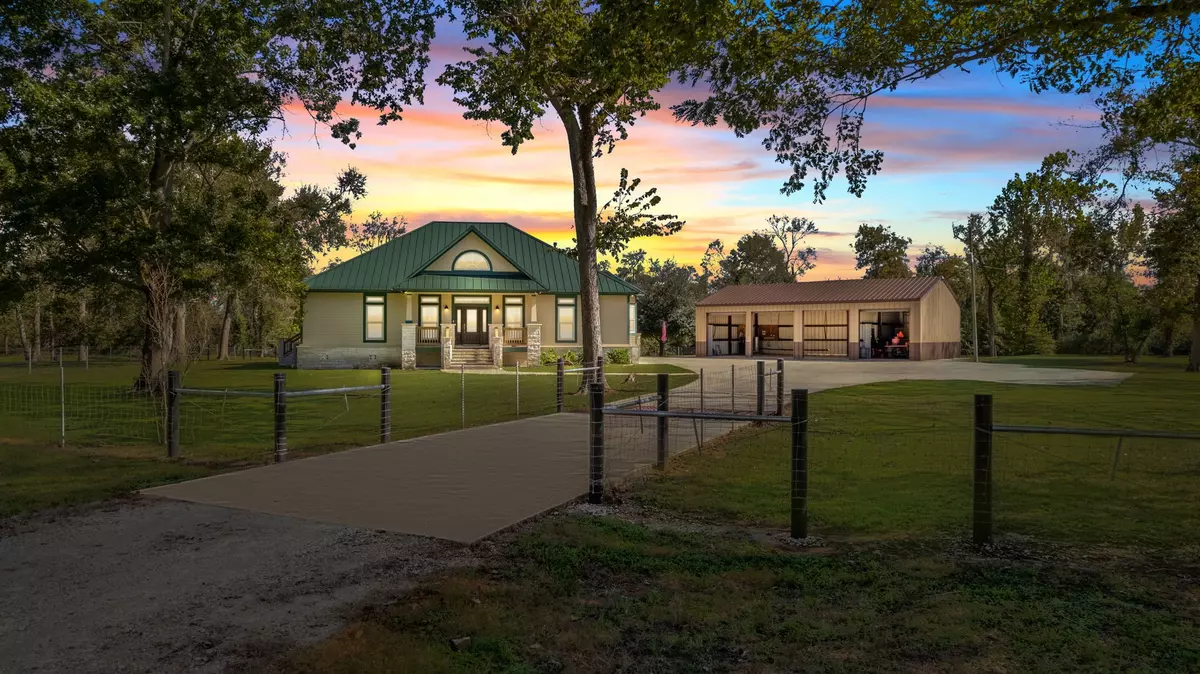 Angleton, TX 77515,3998 County Road 612